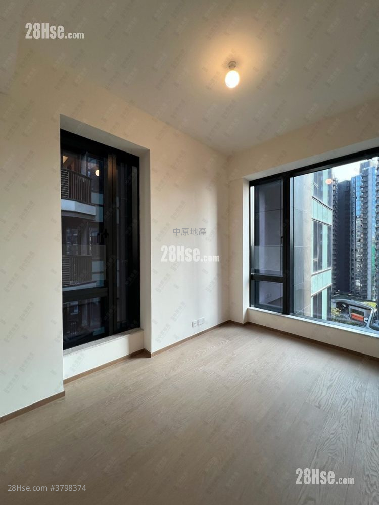 Onmantin Rental 3 Bedrooms , 3 Bathrooms 899 ft²