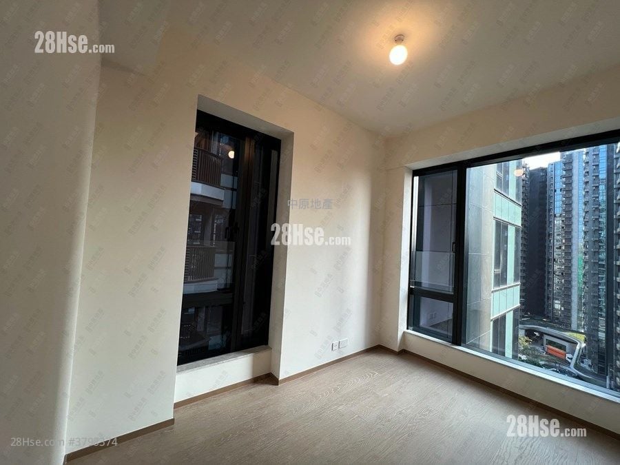 Onmantin Rental 3 Bedrooms , 3 Bathrooms 899 ft²