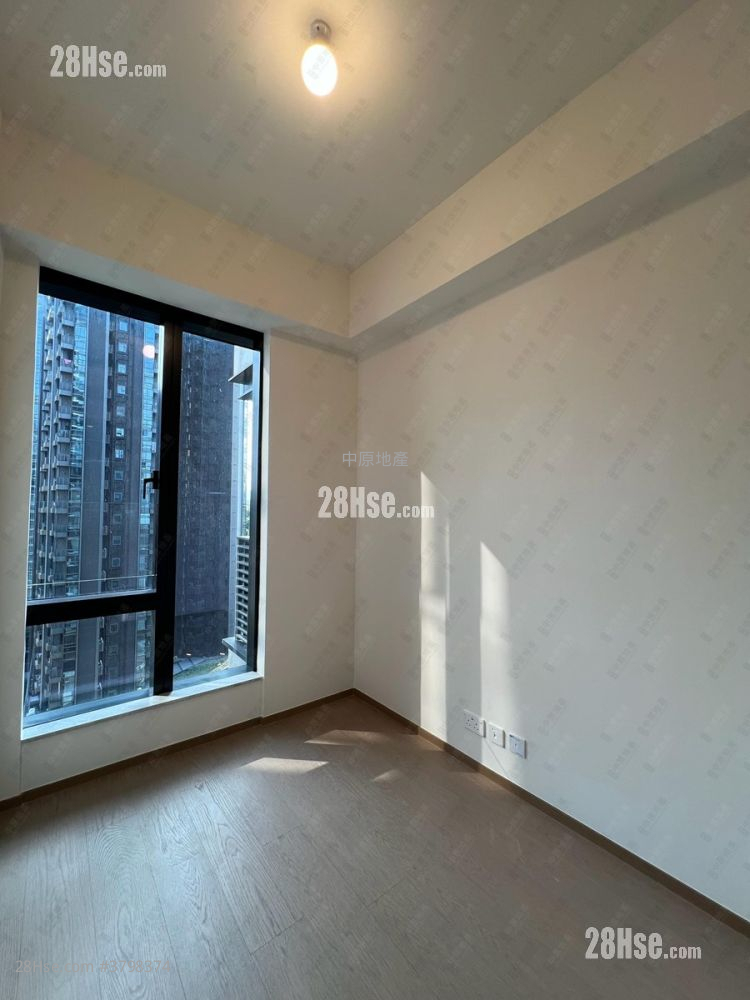 Onmantin Rental 3 Bedrooms , 3 Bathrooms 899 ft²