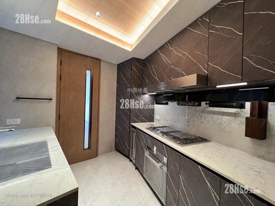 Onmantin Rental 3 Bedrooms , 3 Bathrooms 899 ft²