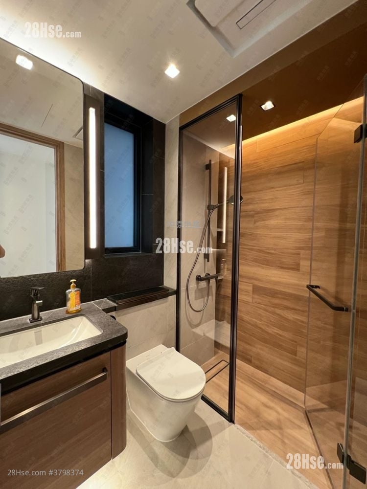 Onmantin Rental 3 Bedrooms , 3 Bathrooms 899 ft²