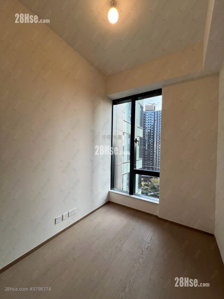 Onmantin Rental 3 Bedrooms , 3 Bathrooms 899 ft²