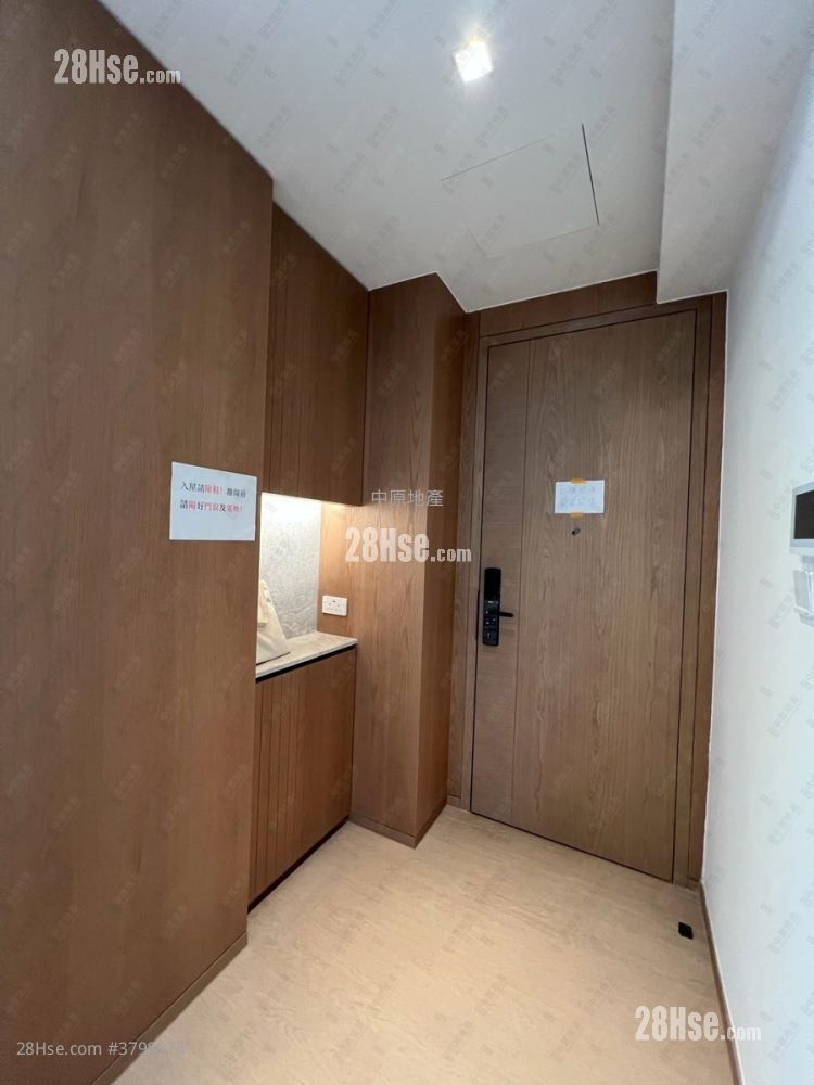 Onmantin Rental 3 Bedrooms , 3 Bathrooms 899 ft²