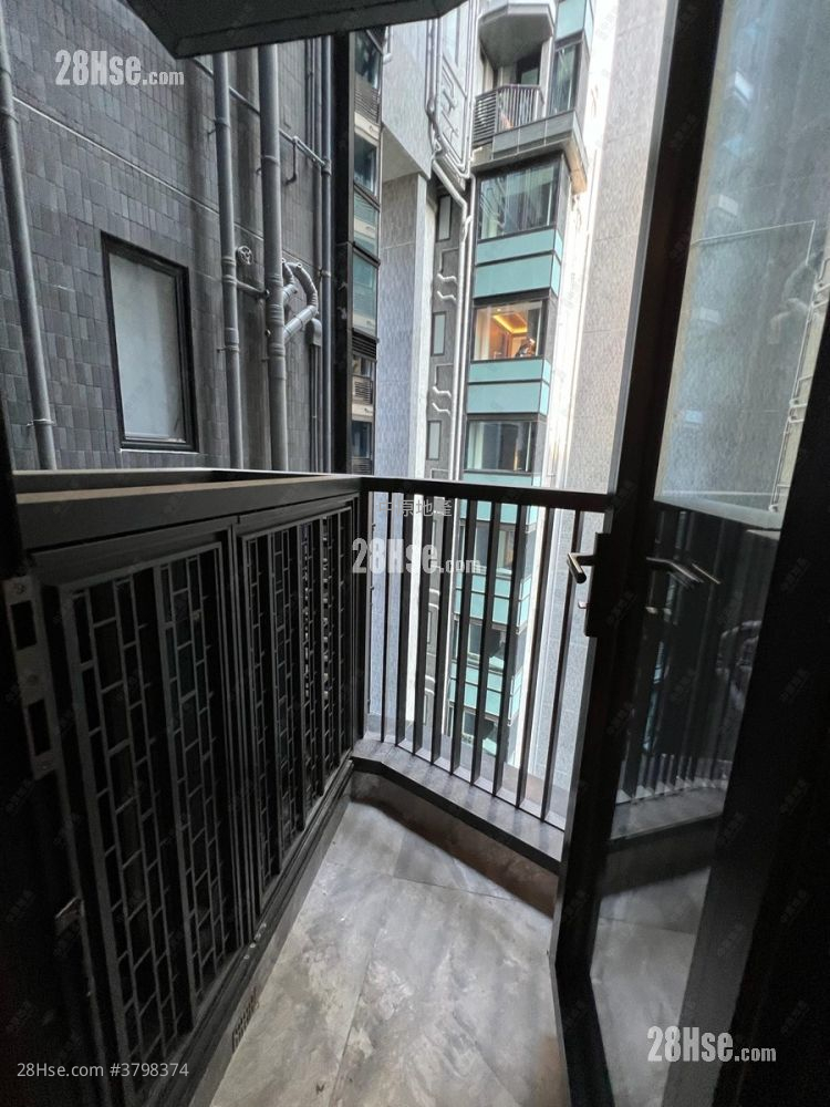 Onmantin Rental 3 Bedrooms , 3 Bathrooms 899 ft²