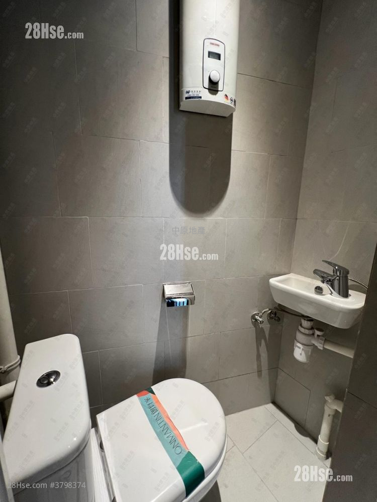 Onmantin Rental 3 Bedrooms , 3 Bathrooms 899 ft²