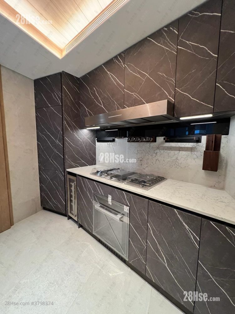 Onmantin Rental 3 Bedrooms , 3 Bathrooms 899 ft²