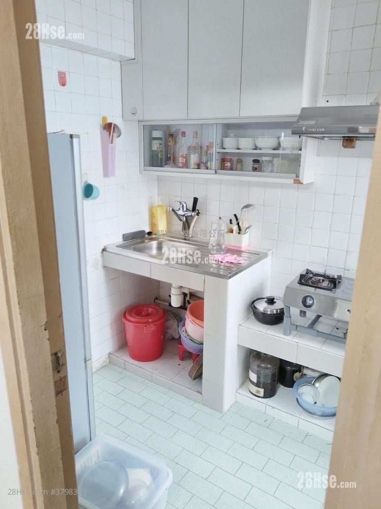 Kwong Yuen Estate Sell 3 Bedrooms 485 ft²