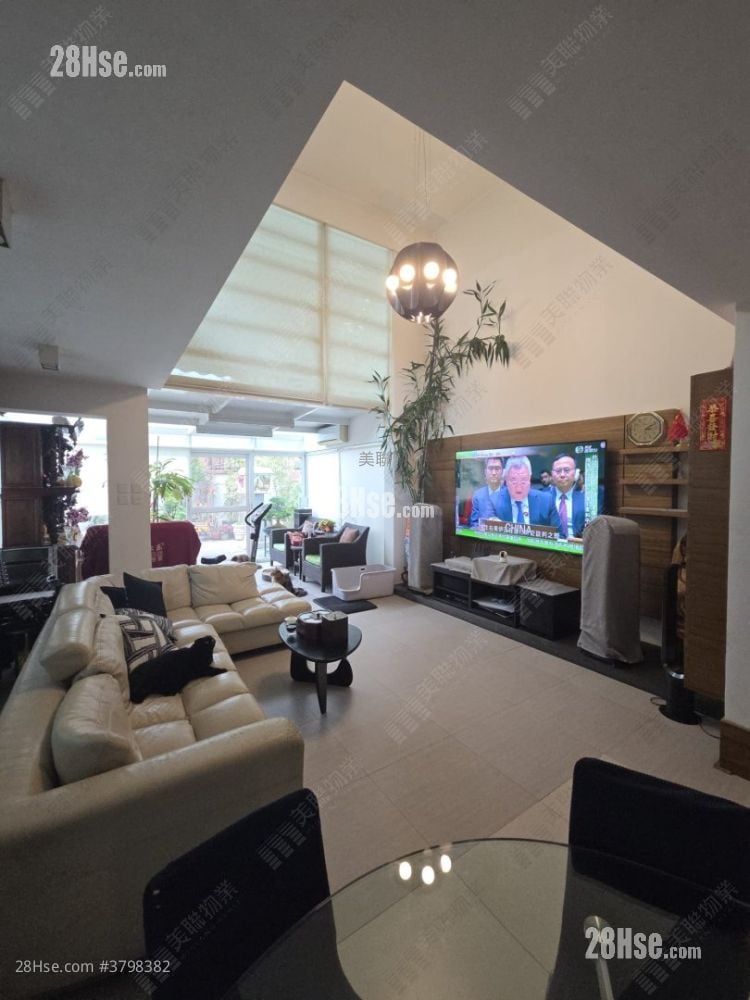 Carpi Villa Sell 4 Bedrooms 2,100 ft²