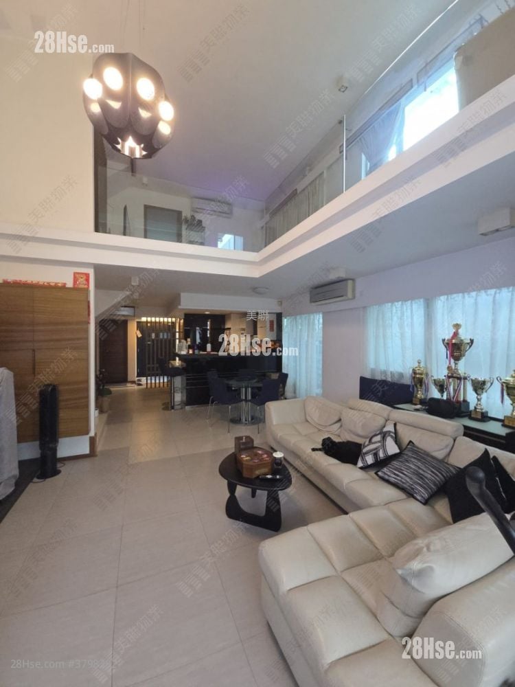 Carpi Villa Sell 4 Bedrooms 2,100 ft²