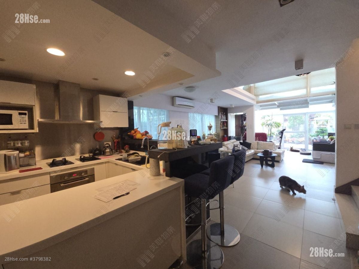 Carpi Villa Sell 4 Bedrooms 2,100 ft²