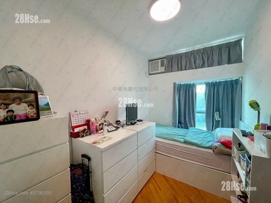 Tung Chung Crescent Sell 3 Bedrooms 813 ft²