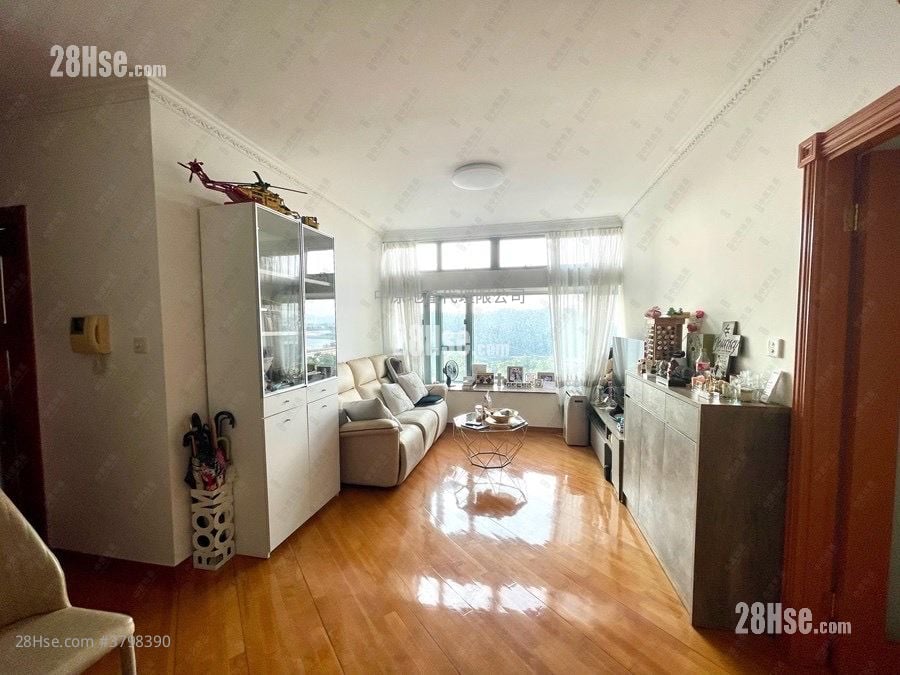 Tung Chung Crescent Sell 3 Bedrooms 813 ft²