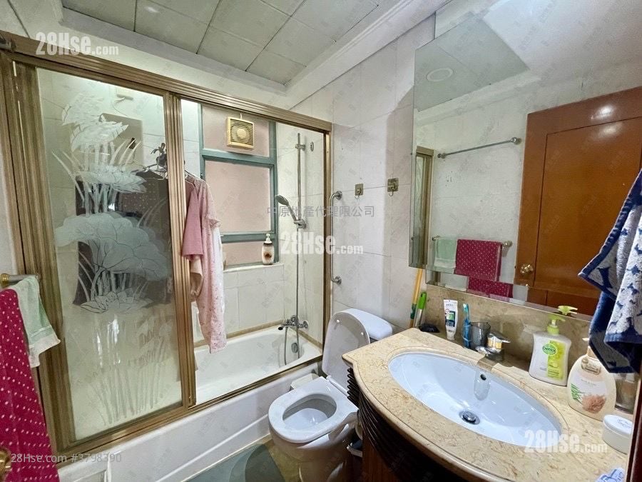 Tung Chung Crescent Sell 3 Bedrooms 813 ft²