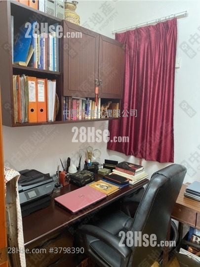 Tung Chung Crescent Sell 3 Bedrooms 813 ft²