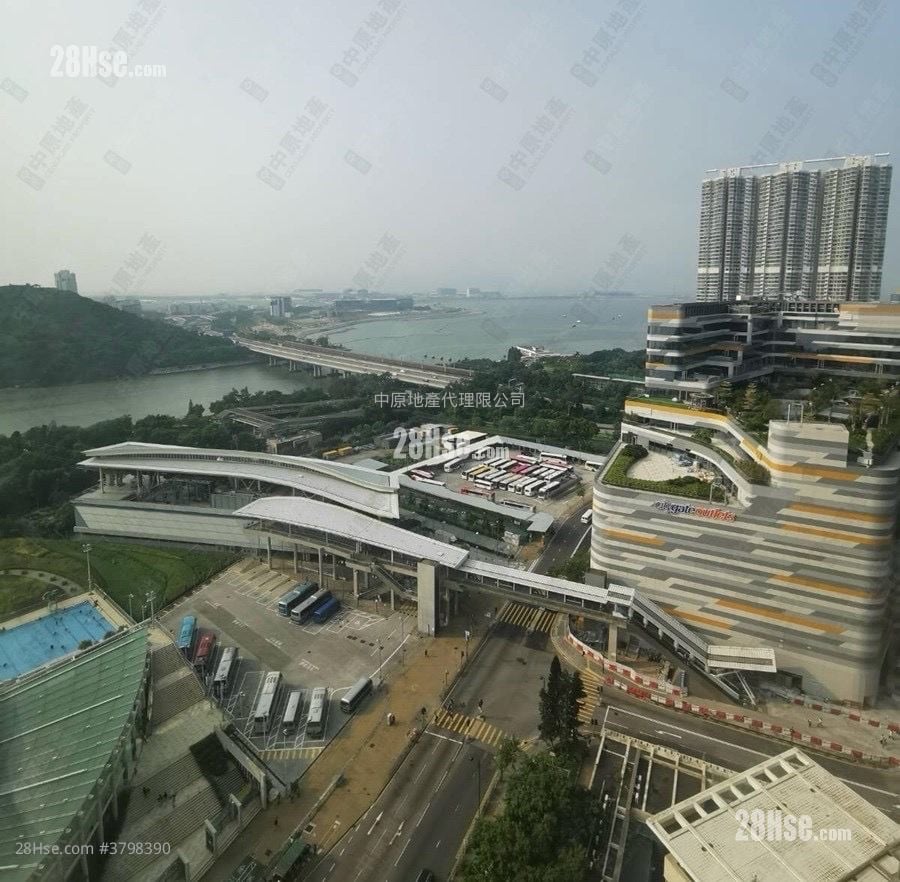 Tung Chung Crescent Sell 3 Bedrooms 813 ft²