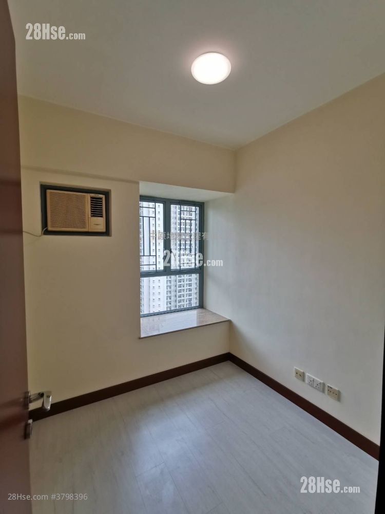 Aquamarine Sell 3 Bedrooms 581 ft²