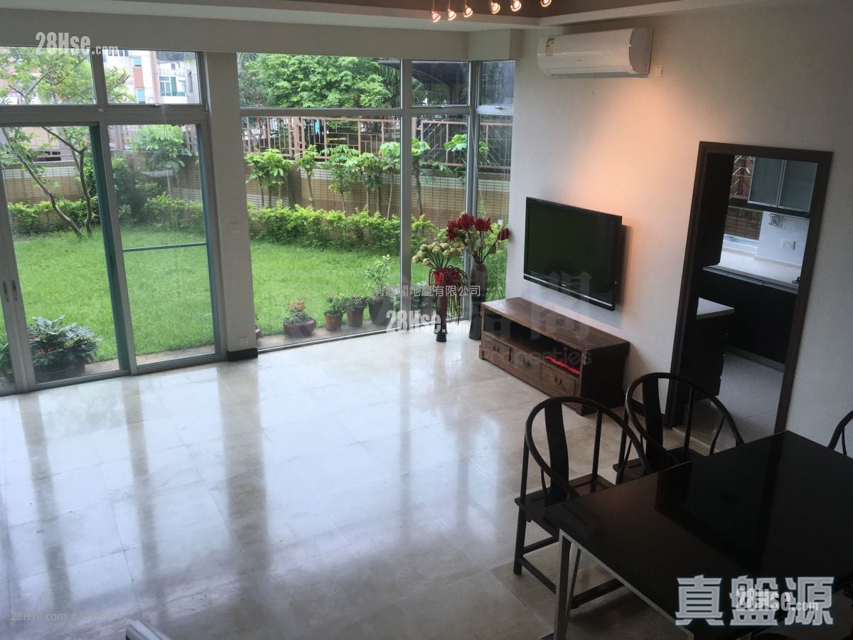 Miami Crescent Sell 5+ Bedrooms , 3 Bathrooms 2,236 ft²