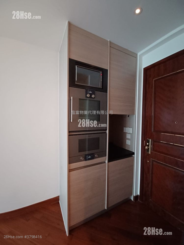 The Avenue Rental Studio , 1 Bathroom 339 ft²