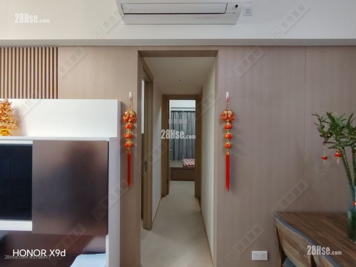 One Victoria Rental 2 Bedrooms , 1 Bathroom 564 ft²