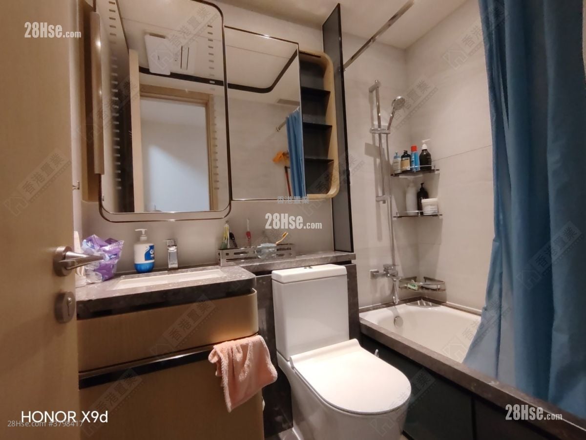 One Victoria Rental 2 Bedrooms , 1 Bathroom 564 ft²