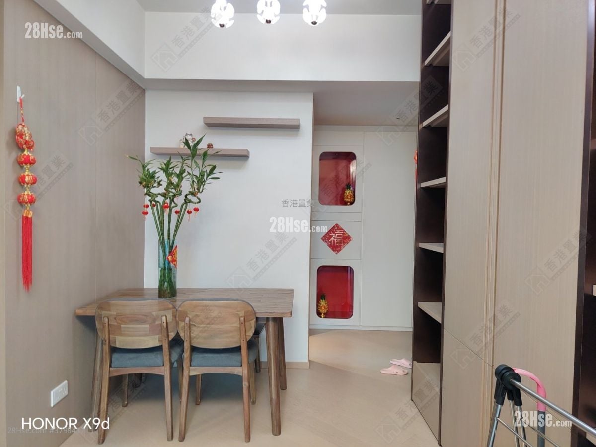 One Victoria Rental 2 Bedrooms , 1 Bathroom 564 ft²