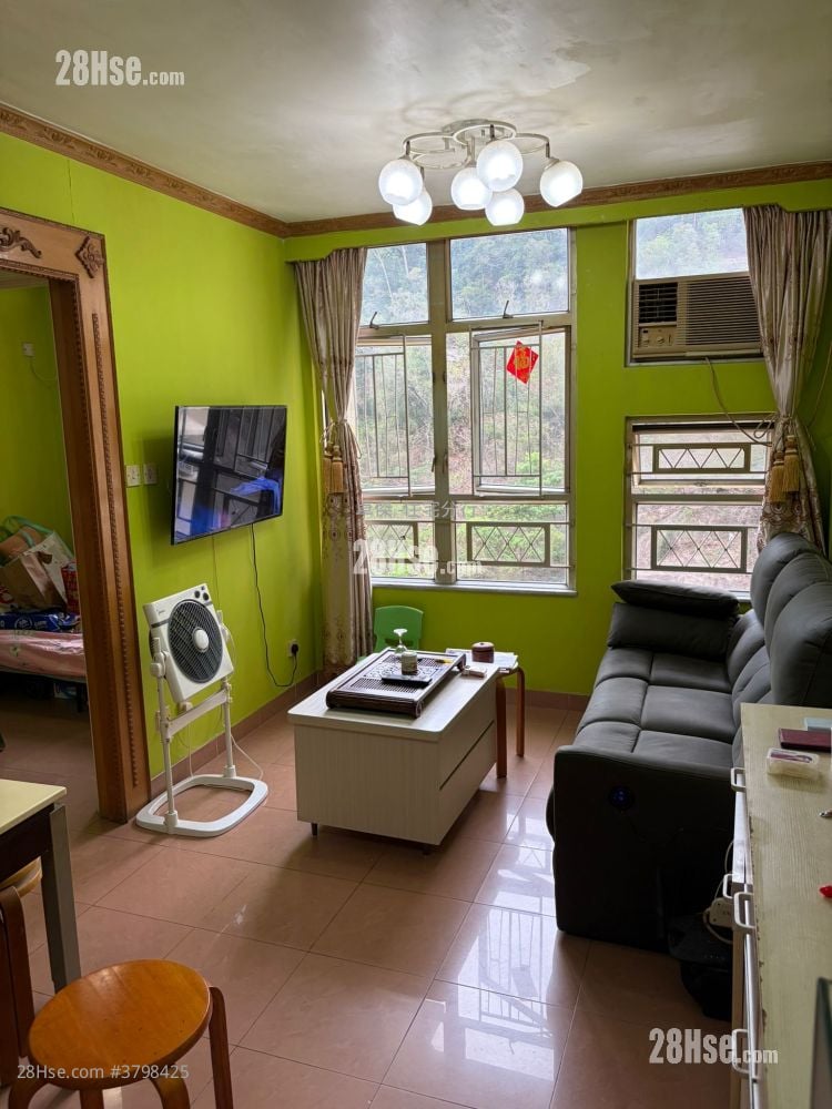 Ning Fung Court Sell 3 Bedrooms , 2 Bathrooms 650 ft²