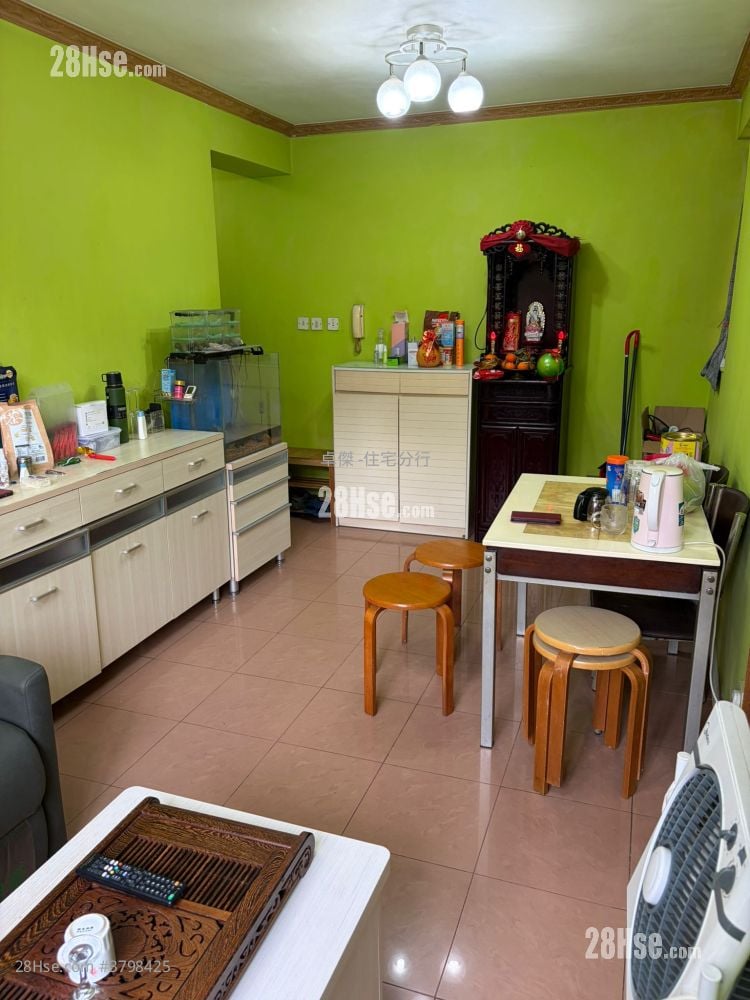 Ning Fung Court Sell 3 Bedrooms , 2 Bathrooms 650 ft²