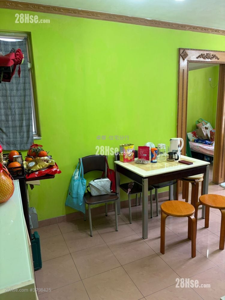 Ning Fung Court Sell 3 Bedrooms , 2 Bathrooms 650 ft²