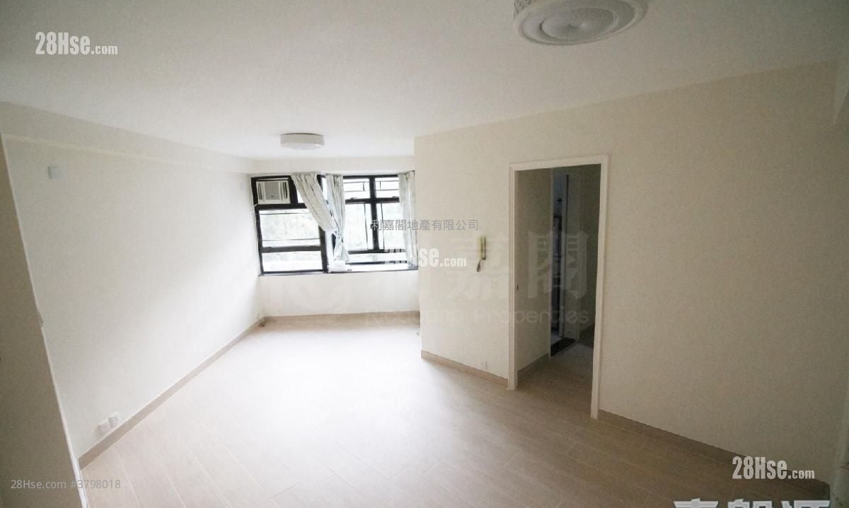 Kornhill Sell 3 Bedrooms , 2 Bathrooms 668 ft²