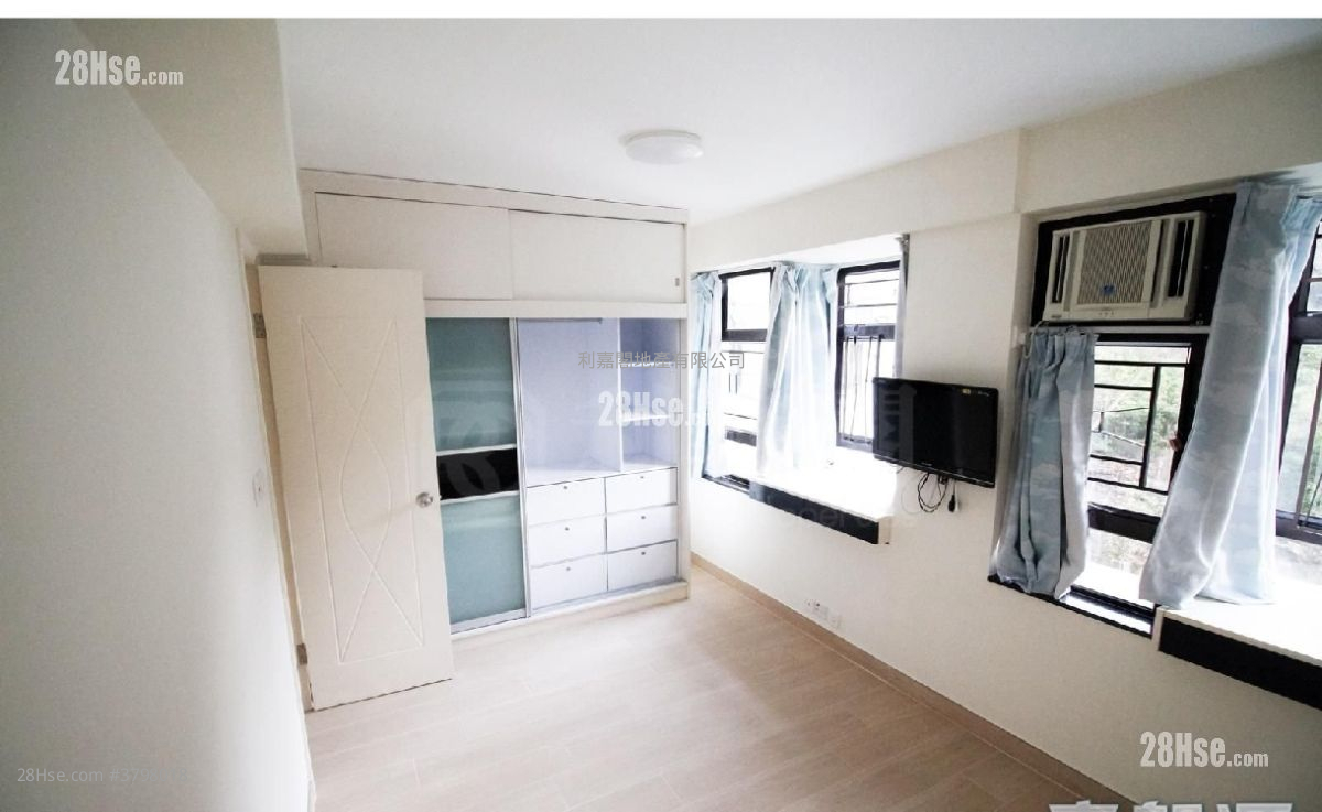 Kornhill Sell 3 Bedrooms , 2 Bathrooms 668 ft²