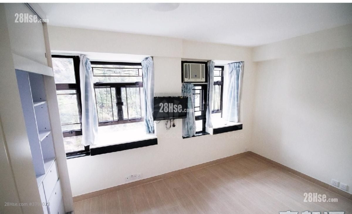 Kornhill Sell 3 Bedrooms , 2 Bathrooms 668 ft²