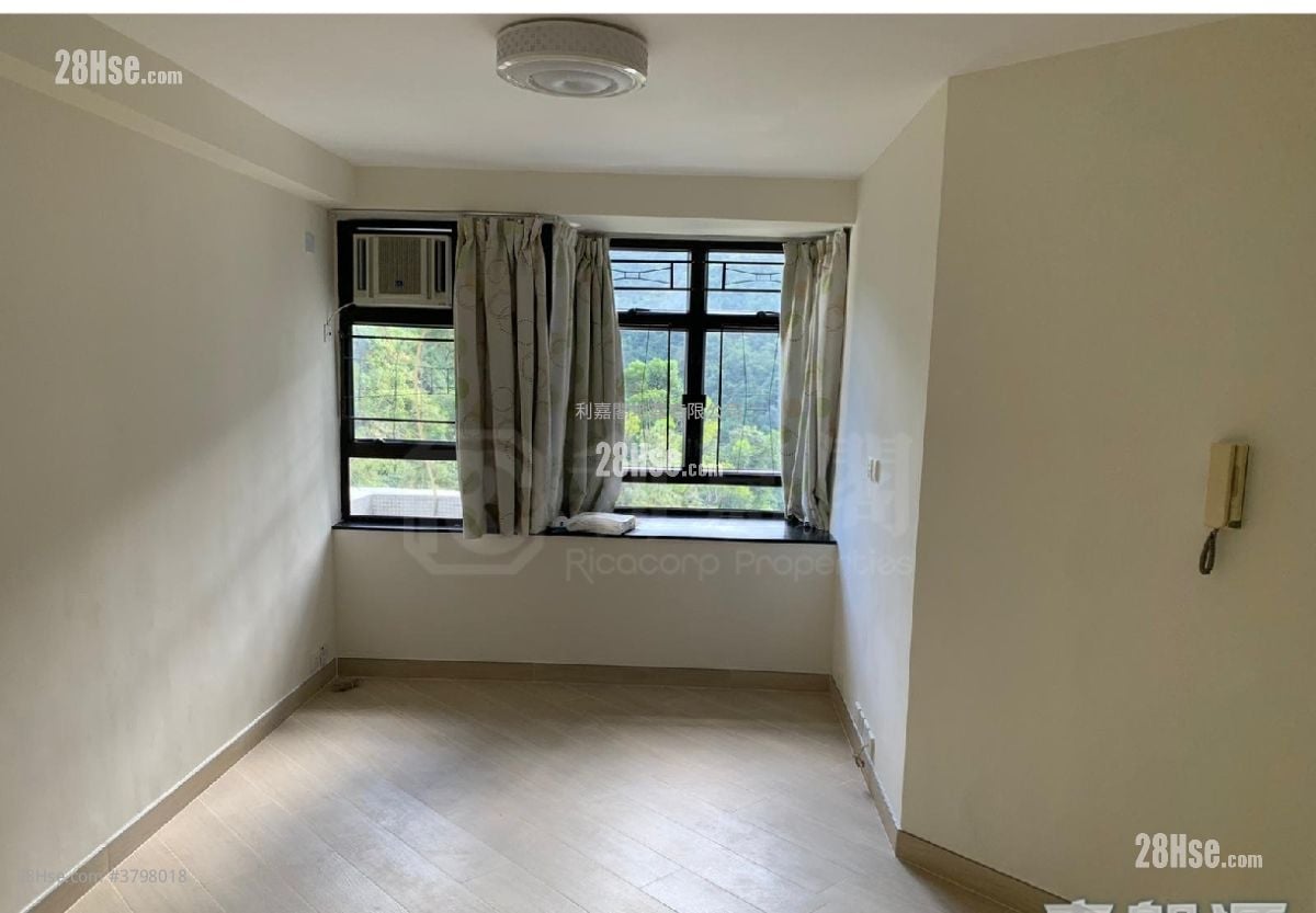 Kornhill Sell 3 Bedrooms , 2 Bathrooms 668 ft²