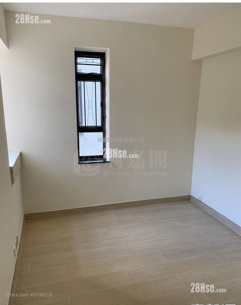 Kornhill Sell 3 Bedrooms , 2 Bathrooms 668 ft²