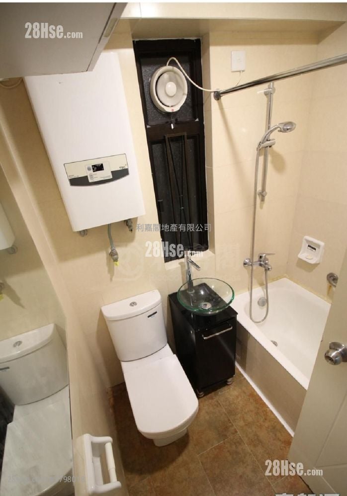 Kornhill Sell 3 Bedrooms , 2 Bathrooms 668 ft²