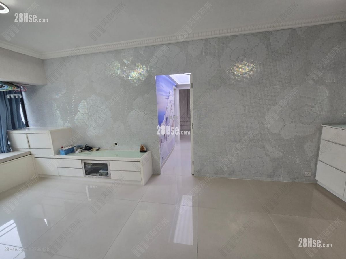 Hop Yick Plaza Sell 3 Bedrooms , 3 Bathrooms 828 ft²