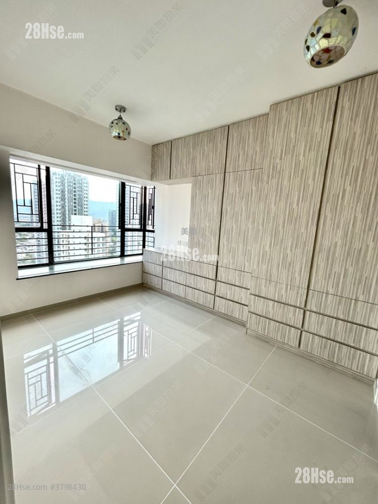 Hop Yick Plaza Sell 3 Bedrooms , 3 Bathrooms 828 ft²