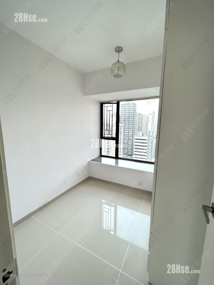 Hop Yick Plaza Sell 3 Bedrooms , 3 Bathrooms 828 ft²