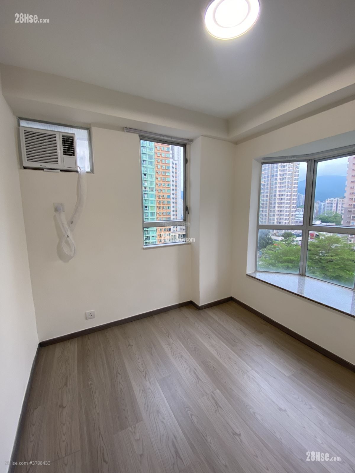 Evergreen Court Sell 3 Bedrooms , 2 Bathrooms 631 ft²