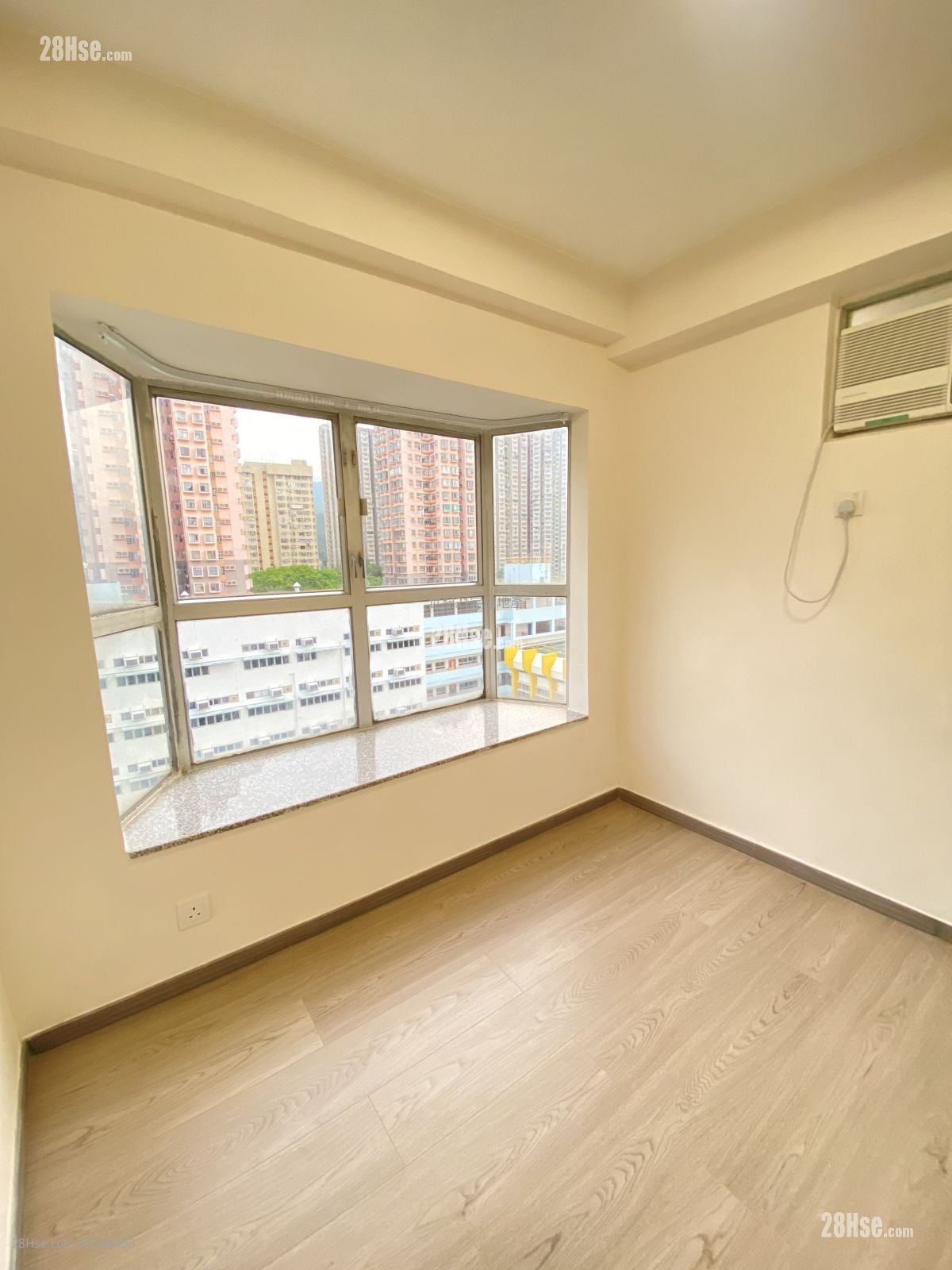 Evergreen Court Sell 3 Bedrooms , 2 Bathrooms 631 ft²