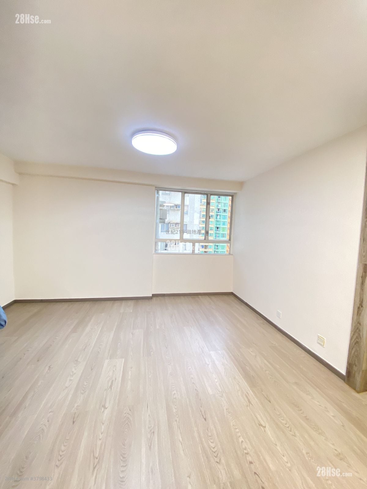 Evergreen Court Sell 3 Bedrooms , 2 Bathrooms 631 ft²