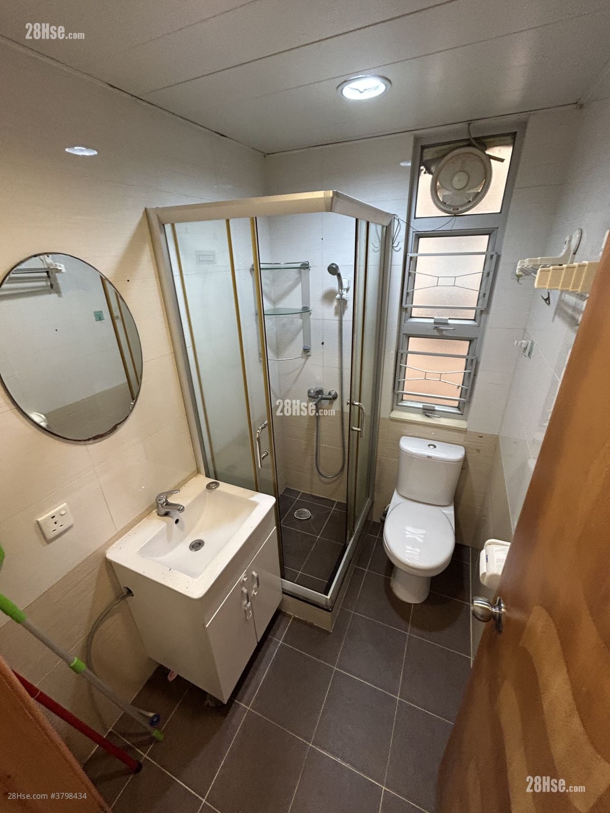 Amoy Gardens Rental 2 Bedrooms , 1 Bathroom 375 ft²