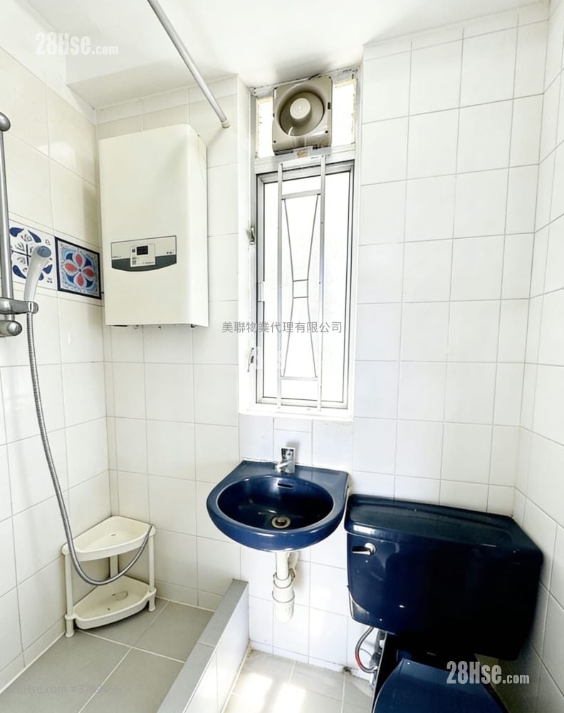 浴室: 河畔花园 售盘 1 房 269 平方尺