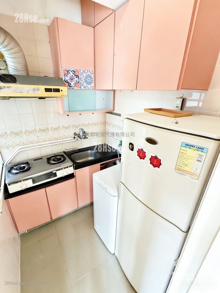 厨房: 河畔花园 售盘 1 房 269 平方尺