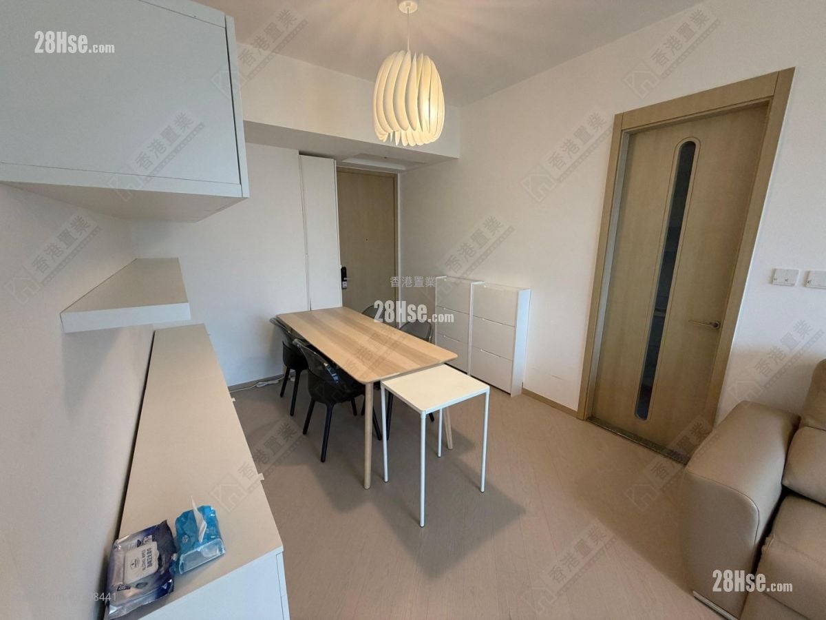 One Victoria Rental 3 Bedrooms , 2 Bathrooms 766 ft²