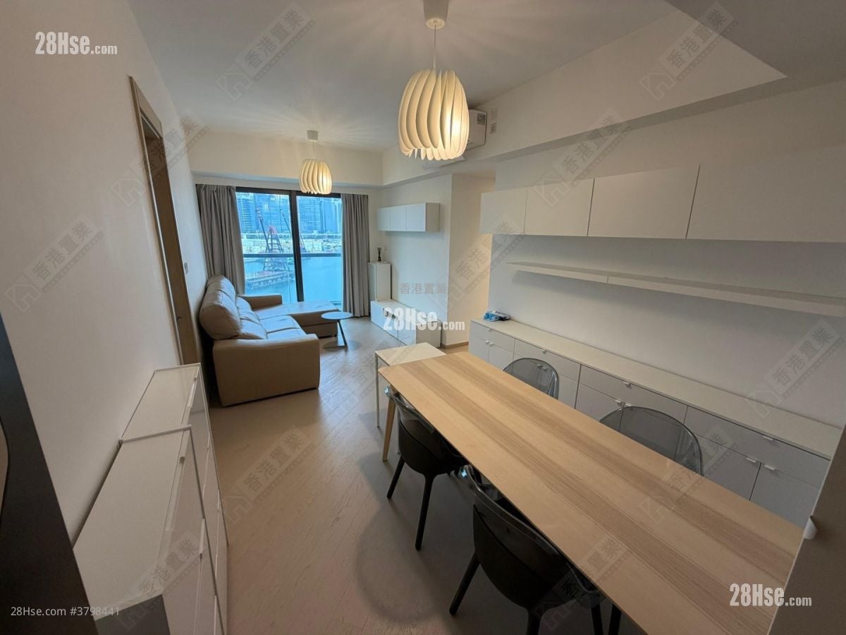 One Victoria Rental 3 Bedrooms , 2 Bathrooms 766 ft²