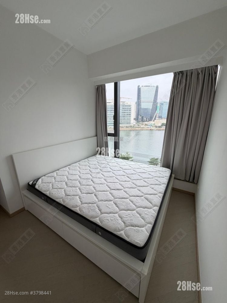 One Victoria Rental 3 Bedrooms , 2 Bathrooms 766 ft²