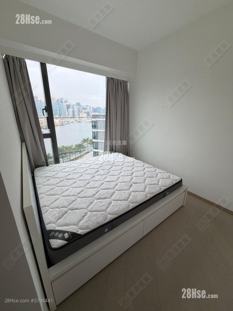 One Victoria Rental 3 Bedrooms , 2 Bathrooms 766 ft²