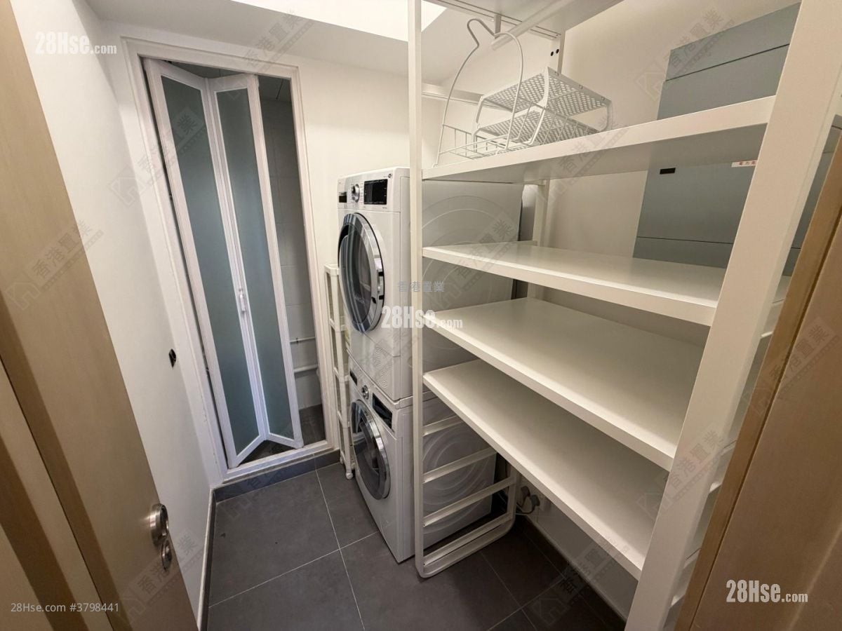 One Victoria Rental 3 Bedrooms , 2 Bathrooms 766 ft²