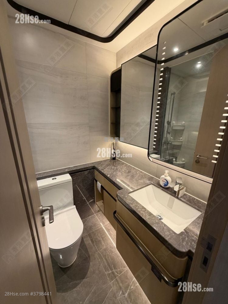 One Victoria Rental 3 Bedrooms , 2 Bathrooms 766 ft²