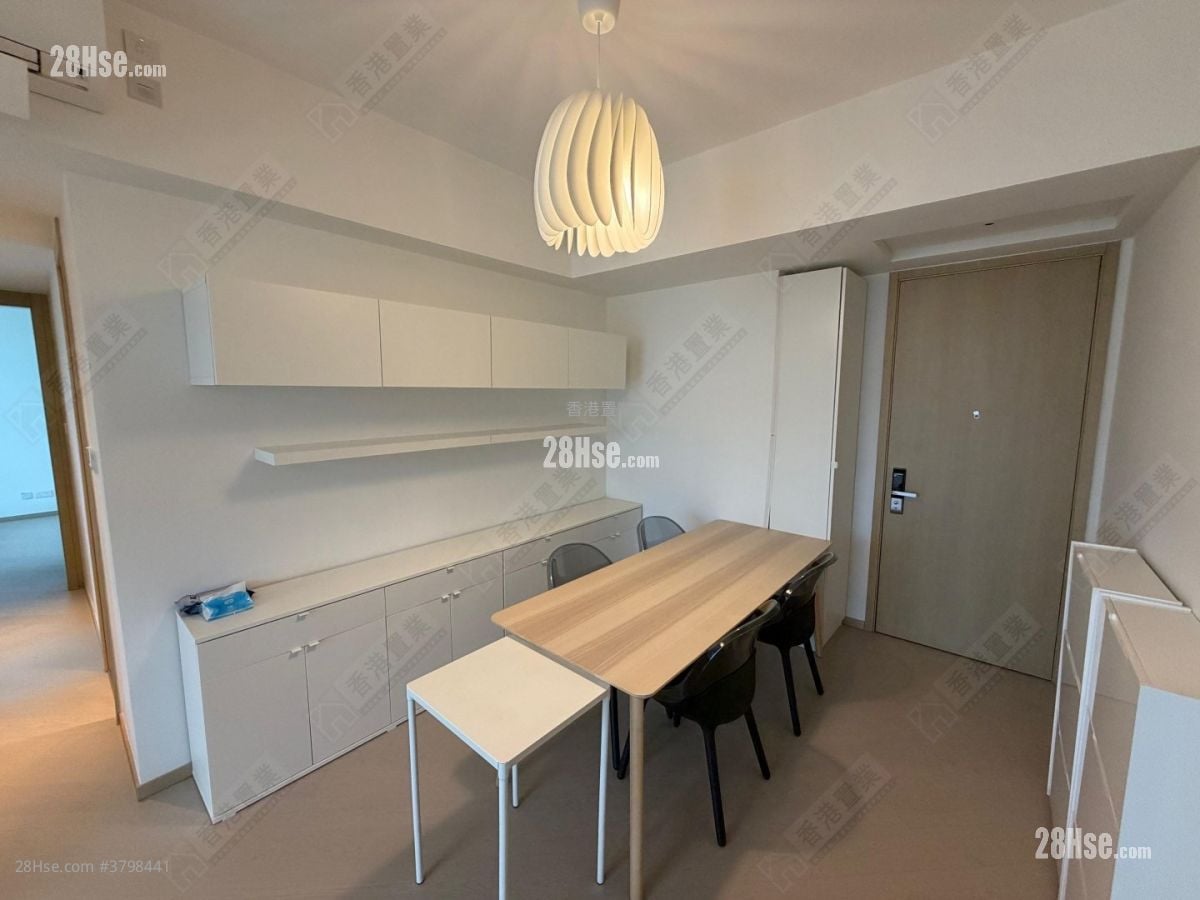 One Victoria Rental 3 Bedrooms , 2 Bathrooms 766 ft²